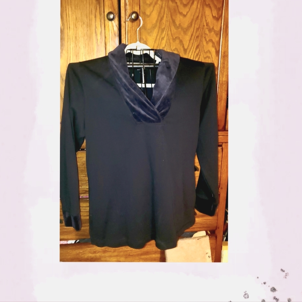 NWOT Denim Co. cotton and velour   vneck long sleeve top.